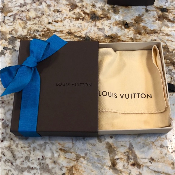 Louis Vuitton draw open Box, Bow, Cloth and card - Picture 4 of 11